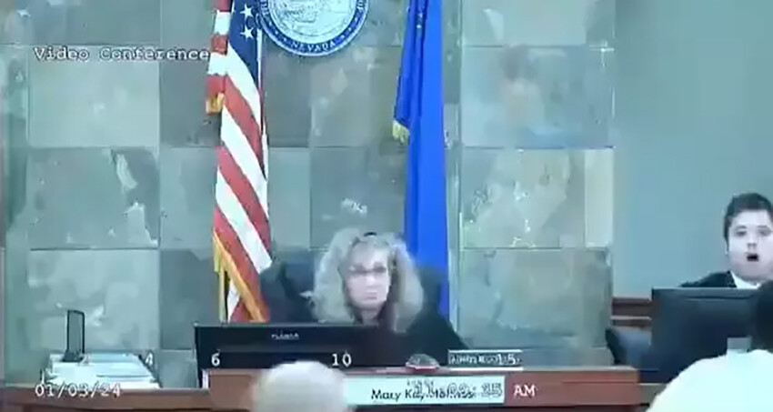 Mahkemede hayrete düşüren anlar! Tutuklanınca hakime uçarak saldırdı