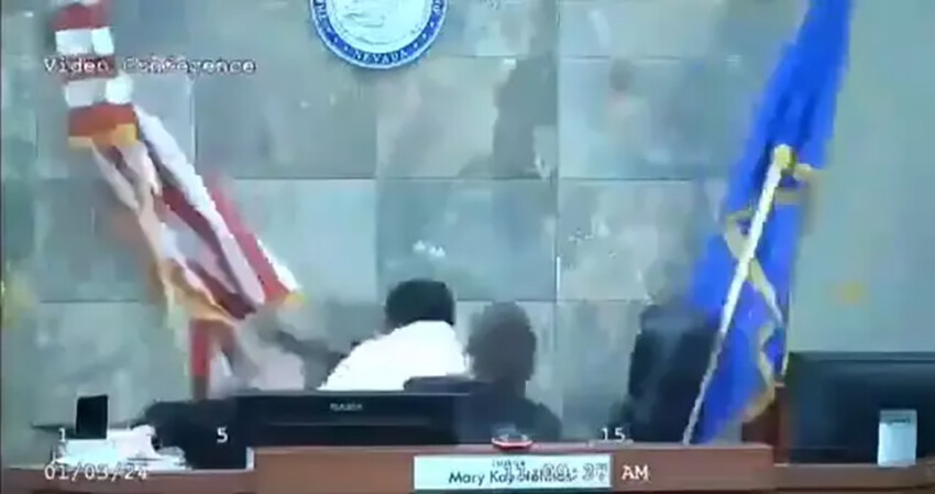 Mahkemede hayrete düşüren anlar! Tutuklanınca hakime uçarak saldırdı