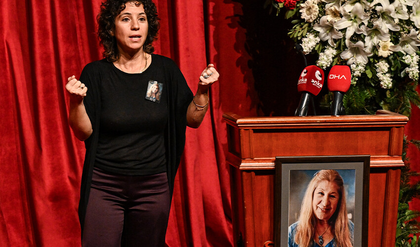 Usta oyuncu Ayla Algan’ın cenaze törenine sanat camiası akın etti Usta oyuncu Ayla Algan’ın cenaze törenine sanat camiası akın etti