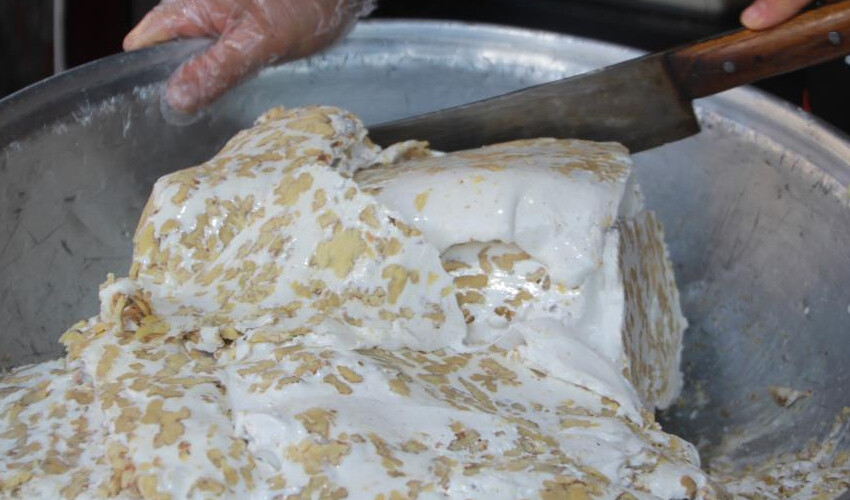 Odun ateşinde 3 günde hazırlanıyor, bir kaşığı bile vücudu sıcacık yapıyor Odun ateşinde 3 günde hazırlanıyor, bir kaşığı bile vücudu sıcacık yapıyor