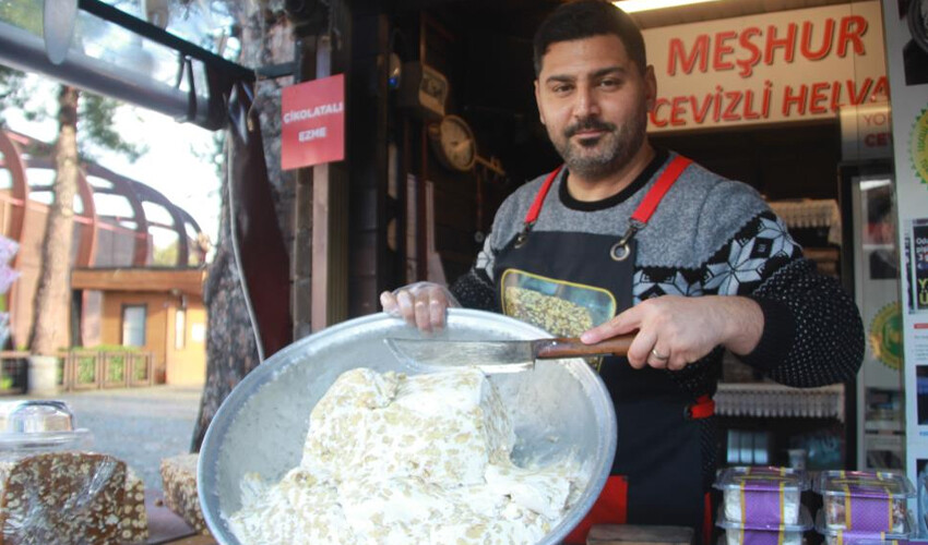 Odun ateşinde 3 günde hazırlanıyor, bir kaşığı bile vücudu sıcacık yapıyor Odun ateşinde 3 günde hazırlanıyor, bir kaşığı bile vücudu sıcacık yapıyor