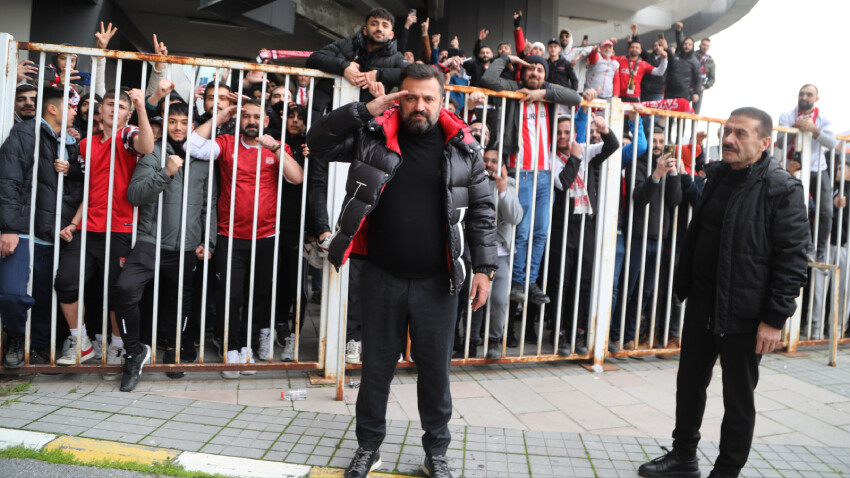 Sivasspor'un gol makinesi Rey Manaj Galatasaray maçında cezalı duruma düştü