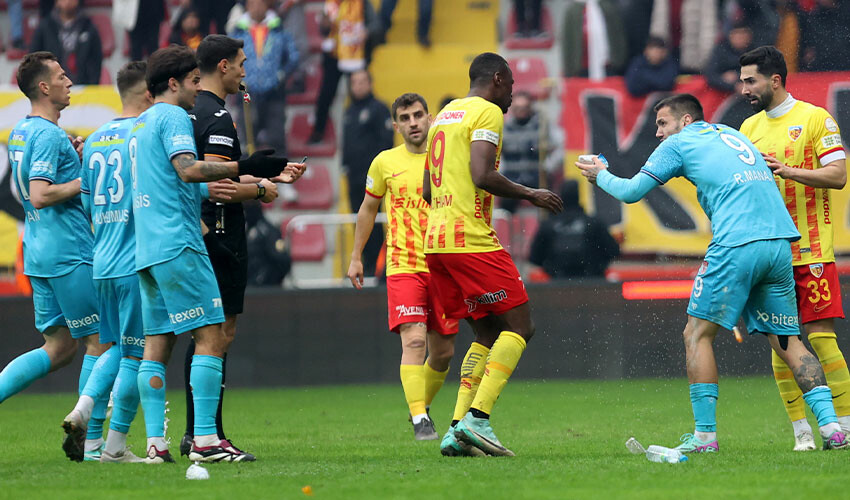 Bülent Uygun 3 puanla başladı! Sivasspor, Kayserispor'u farklı geçti Bülent Uygun 3 puanla başladı! Sivasspor, Kayserispor'u farklı geçti