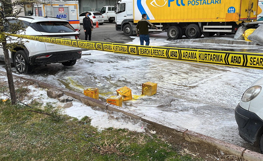 PTT şubesinde kargo patladı! 4 çalışan hastanelik oldu