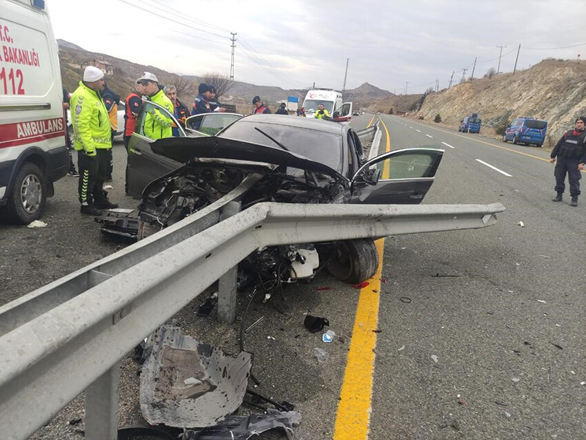 Dehşete düşüren kaza! Bariyer içinden geçti