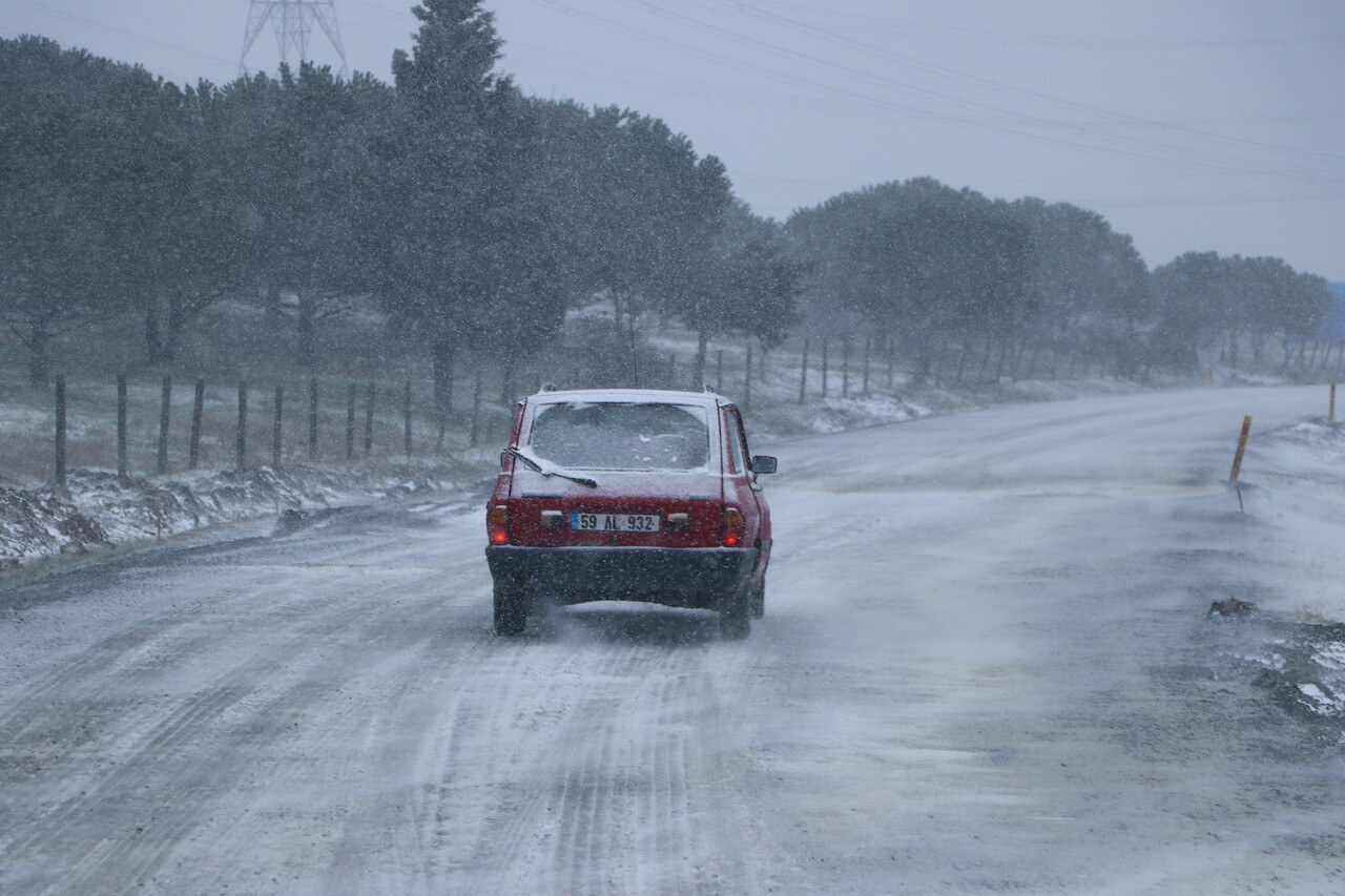 İstanbul'da yılın ilk kar yağışı başladı
