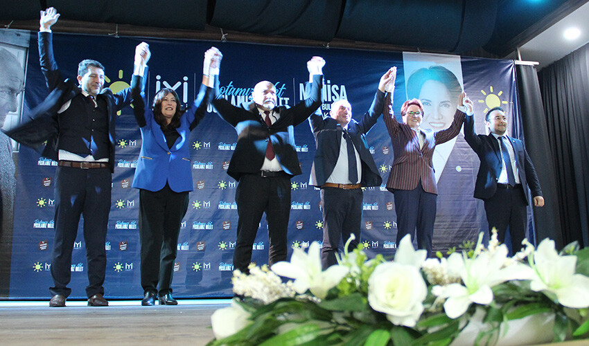 Akşener'den 'hür ve müstakil' seçime girme kararını eleştirenlere 'tokat'lı cevap Akşener'den 'hür ve müstakil' seçime girme kararını eleştirenlere 'tokat'lı cevap