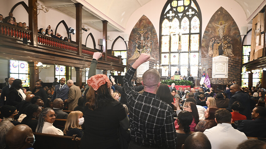 Biden'a kilisede Gazze protestosu