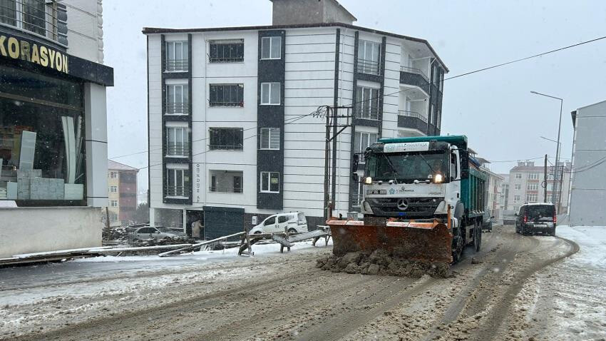 Kar Trakya'da etkisini gösterdi! Bir ilde daha okullar tatil edildi Kar Trakya'da etkisini gösterdi! Bir ilde daha okullar tatil edildi