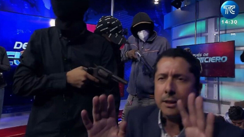 Ekvador'da çete üyeleri silah ve bombalarla televizyonu bastı!