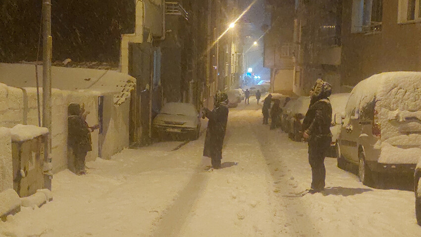 Beyaz hasret bitti, beklenen kar geldi! Bazı illerde okullar tatil edildi