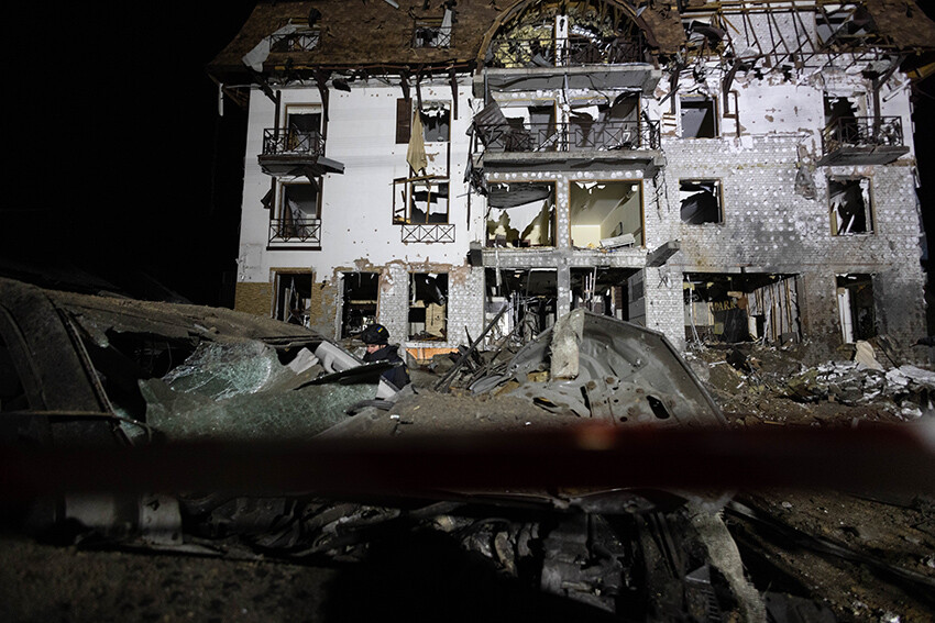 Ukrayna'da Türk gazetecilerin kaldığı otel füzelerin hedefi oldu!