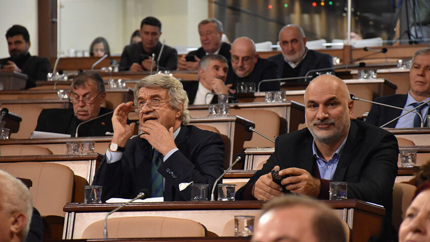 İBB Meclisi seçim öncesi karıştı! CHP'li üye AK Parti'yi övdü, partisini yerden yere vurdu