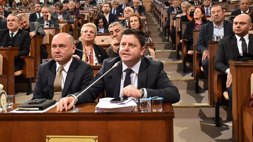 İBB Meclisi seçim öncesi karıştı! CHP'li üye AK Parti'yi övdü, partisini yerden yere vurdu