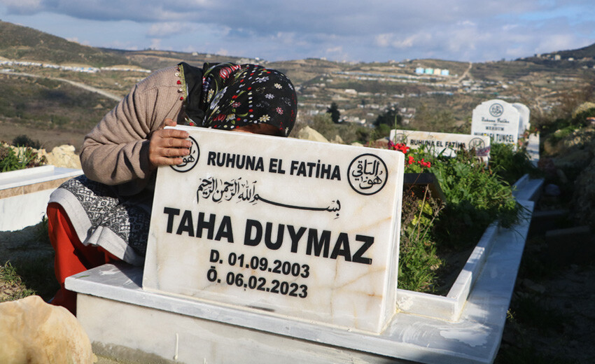 Fenomen Taha Duymaz’ın annesi depremden beri oğlunun mutfağında uyuyor