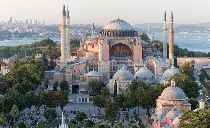 Ayasofya’da turistik ziyaretlere ücretli giriş dönemi! İşte giriş ücreti