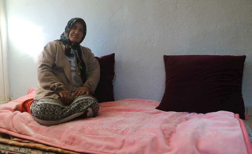 Fenomen Taha Duymaz’ın annesi depremden beri oğlunun mutfağında uyuyor