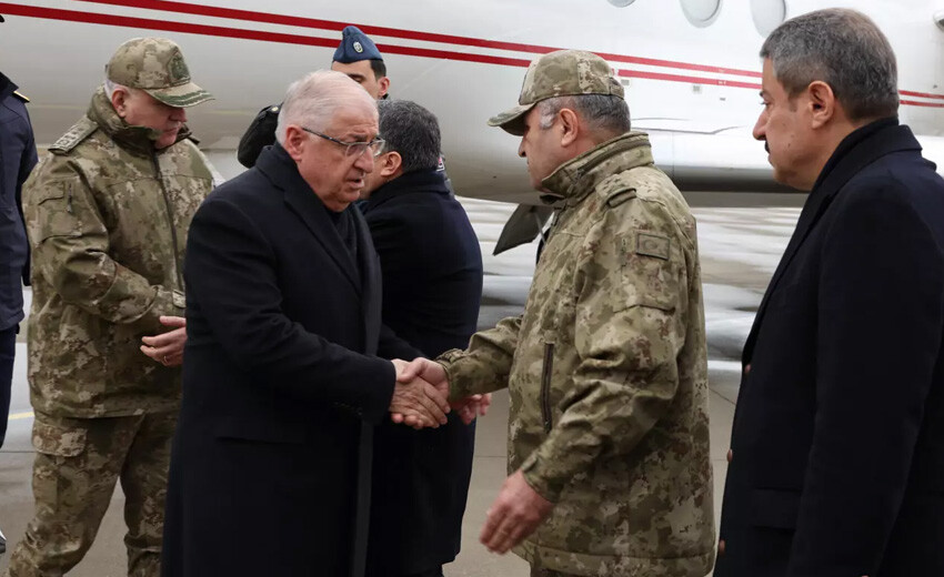 Bakan Güler ve komuta kademesi sınır hattında Bakan Güler ve komuta kademesi sınır hattında