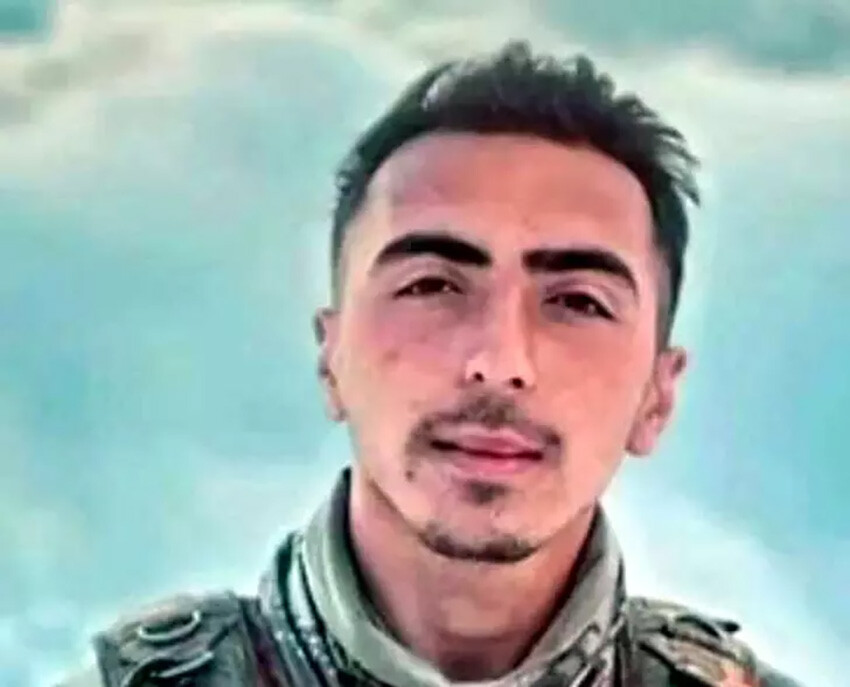Depremzede ailenin şehit acısı... Çadıra Türk bayrakları asıldı