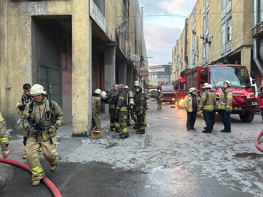 İstanbul'da sanayi sitesinde çifte yangın İstanbul'da sanayi sitesinde çifte yangın