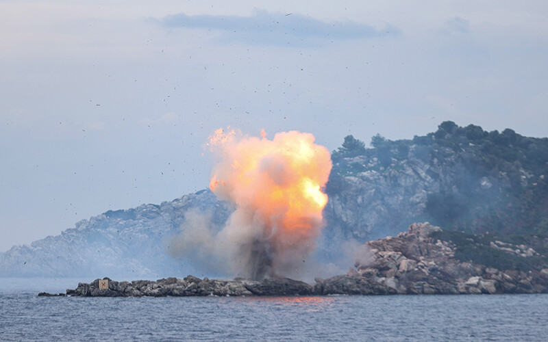 Deniz Kuvvetleri'nden Doğu Akdeniz’de nefes kesen tatbikat, SAT timi adayı böyle ele geçirdi