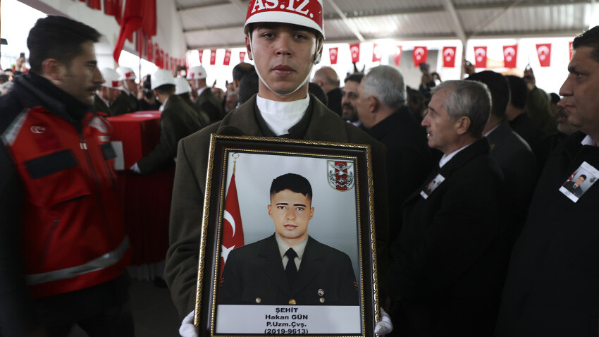 Türkiye kahraman şehitlerini dualarla son yolculuğuna uğurluyor