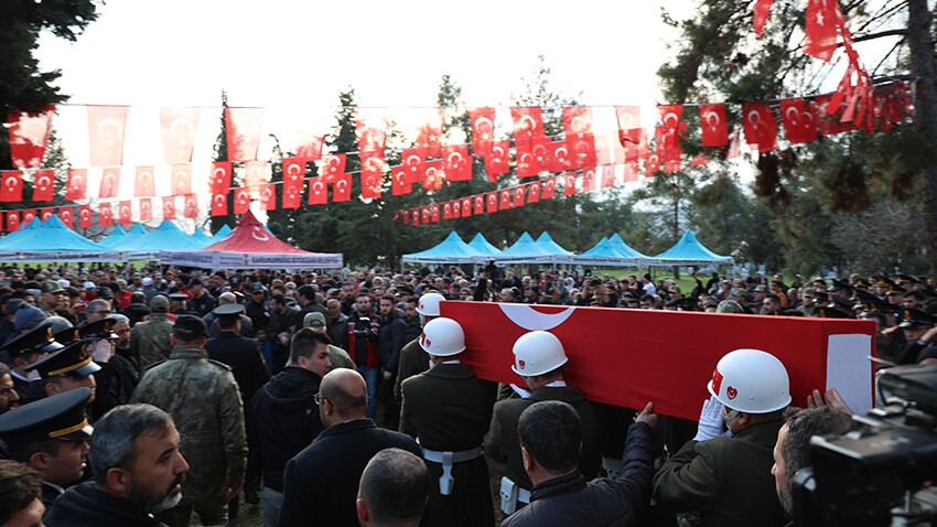 Türkiye kahraman şehitlerini dualarla son yolculuğuna uğurluyor