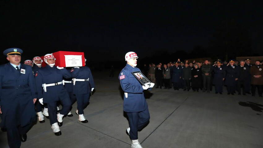 Türkiye kahraman şehitlerini dualarla son yolculuğuna uğurluyor