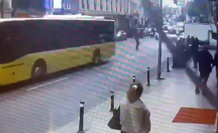 Oyuncu Halil Ergün Şişli'de ölümden dönmüş! Araç çarpıp kaldırıma çıktığı kaza anı kamerada