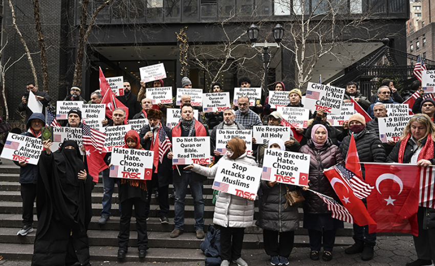 Hollanda'da Kuran-ı Kerim yakıldı, polis müdahale etmek yerine tepki gösterenlere saldırdı