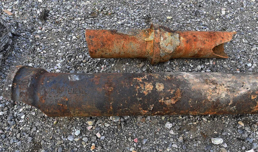 İzmir'de altyapıdan asırlık Osmanlıca rögar kapakları çıkması tartışmalara sebep oldu