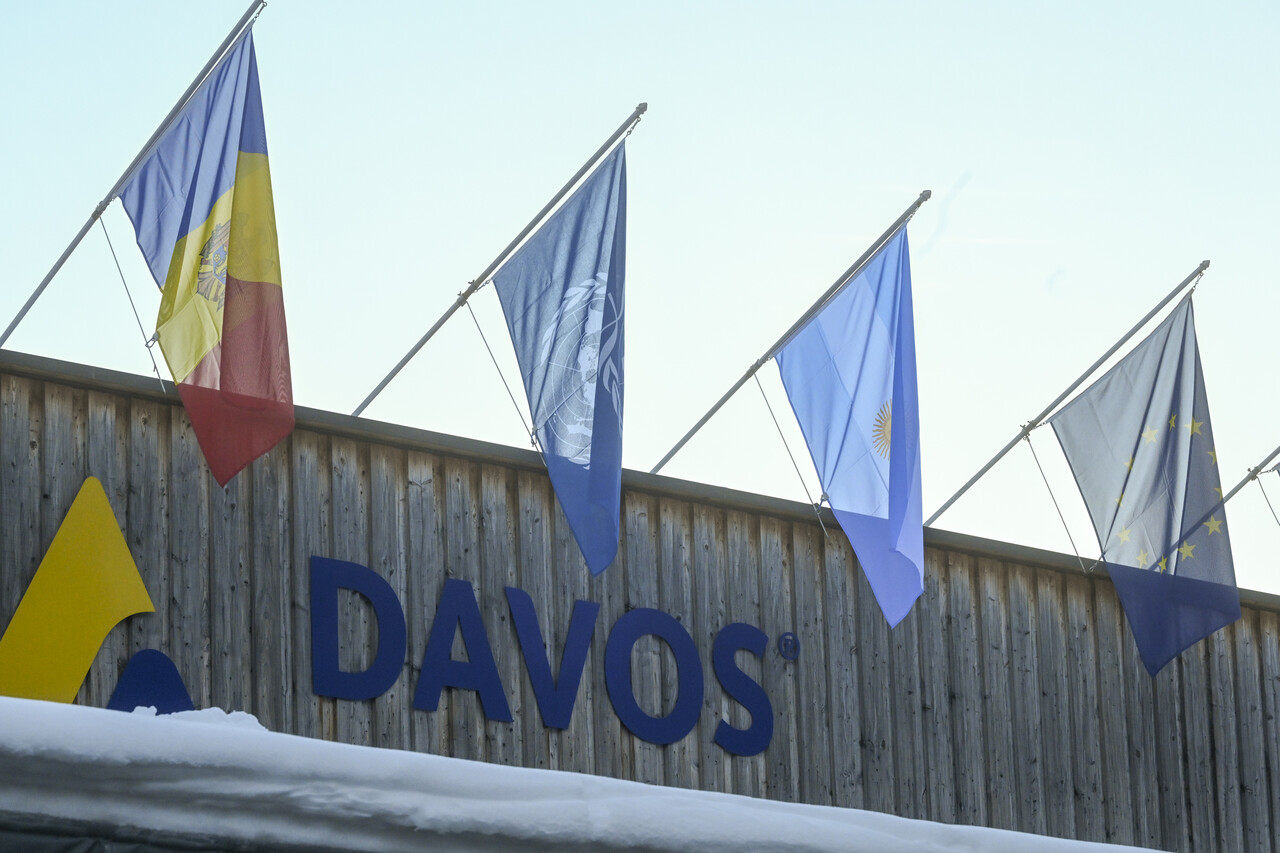 Davos zirvesi başladı: Gündem yapay zeka ve güven