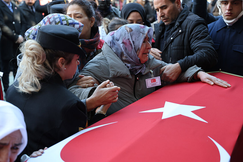 Bağrımıza bastık! Şehitleri on binler uğurladı