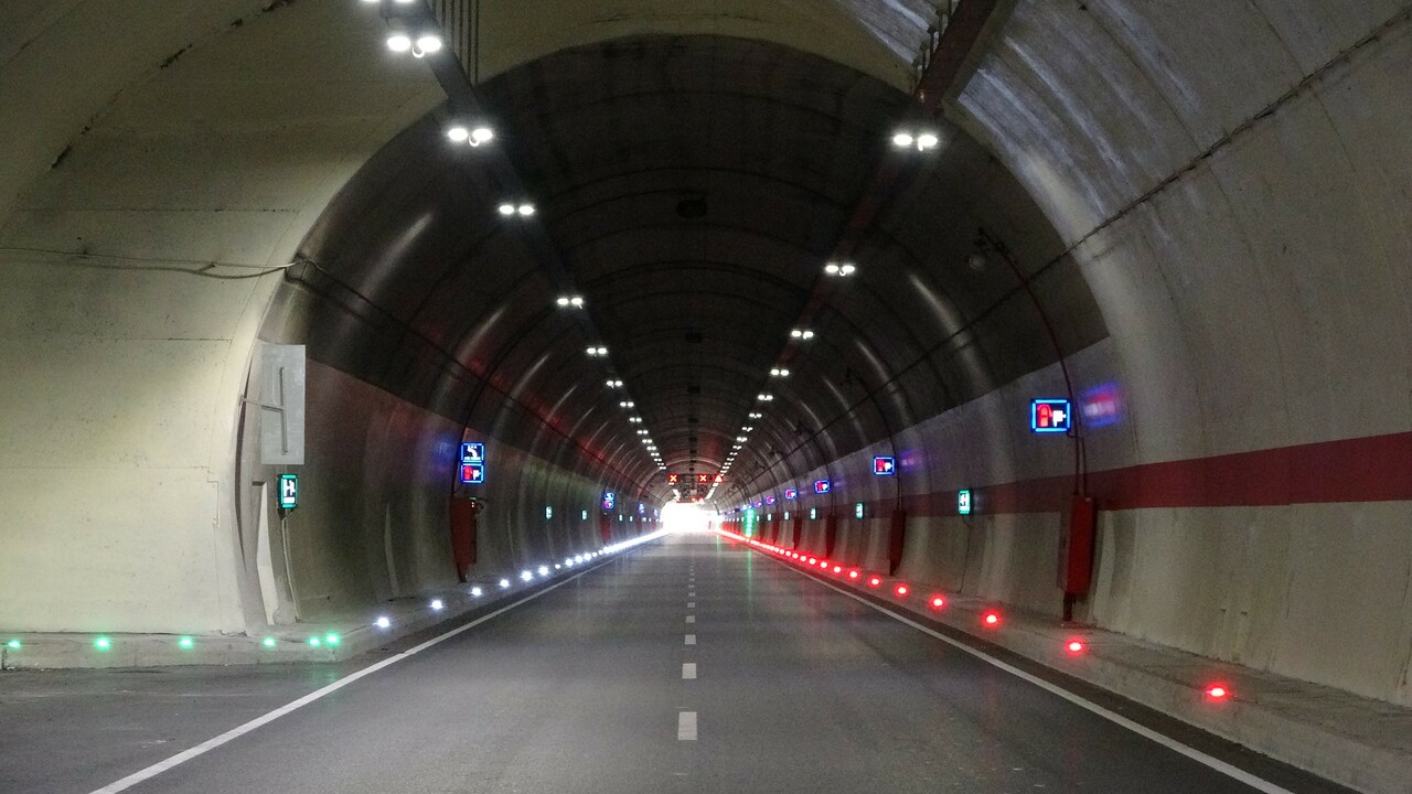 Ödüllü Zigana Tüneli'nden 8 ayda 2,5 milyon araç geçti! 'CHP'li girenin AK Partili çıkar'