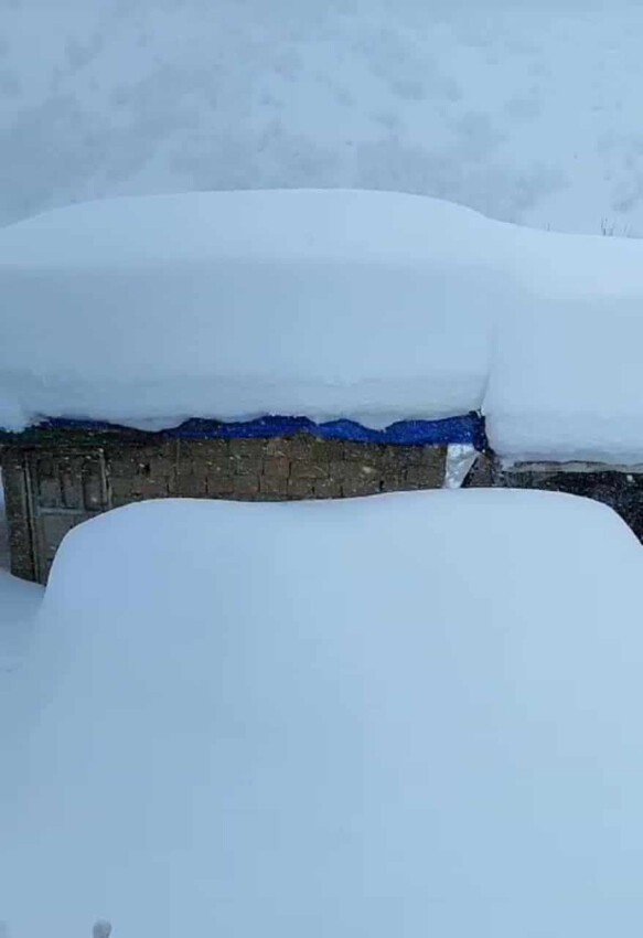 Hakkari kara teslim, evler ortadan kayboldu, dev kayalar yola uçtu