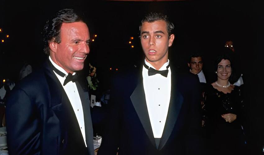 İspanyol şarkıcı Julio Iglesias havaalanında gözaltına alındı, valizinden çıkanlar hayrete düşürdü