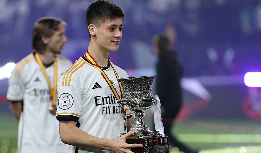 İspanyol basını Arda Güler'e hayran kaldı! 'Real Madrid'in geleceği Türk yıldızın elinde'