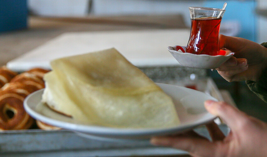 Lezzeti tescillendi! Odun ateşinde pişiyor, bir yiyen bir daha istiyor Lezzeti tescillendi! Odun ateşinde pişiyor, bir yiyen bir daha istiyor