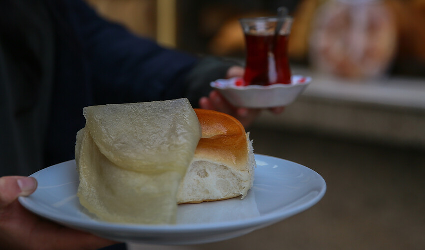 Lezzeti tescillendi! Odun ateşinde pişiyor, bir yiyen bir daha istiyor Lezzeti tescillendi! Odun ateşinde pişiyor, bir yiyen bir daha istiyor