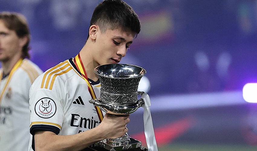 İspanyol basını Arda Güler'e hayran kaldı! 'Real Madrid'in geleceği Türk yıldızın elinde'