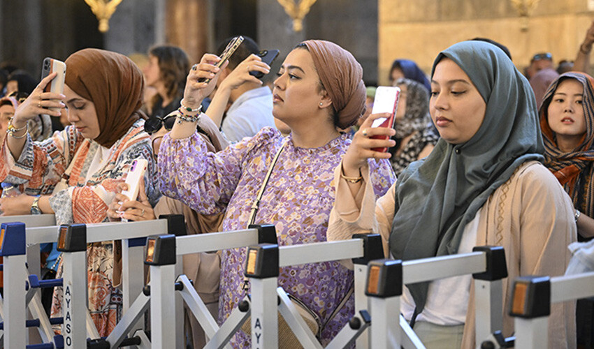 Ayasofya'nın yeniden müzeye çevrildiği iddialarına DMM'den resmi açıklama Ayasofya'nın yeniden müzeye çevrildiği iddialarına DMM'den resmi açıklama