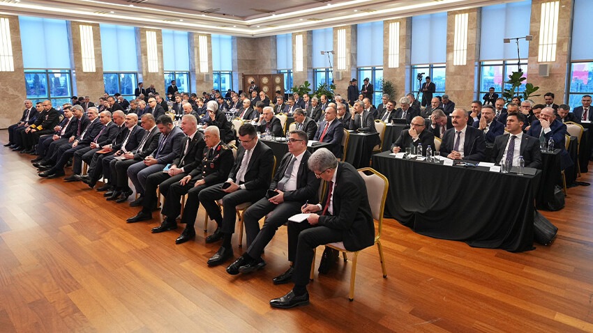 Bakan Şimşek'ten valilere tasarruf uyarısı: Bu para babamızın parası değil Bakan Şimşek'ten valilere tasarruf uyarısı: Bu para babamızın parası değil