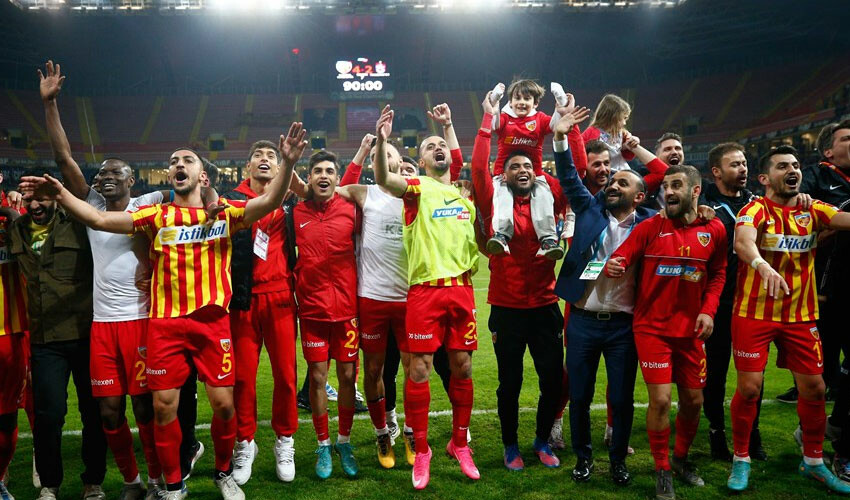 Şampiyonluk yaşayan Süper Lig takımı icrada satılık oldu Şampiyonluk yaşayan Süper Lig takımı icrada satılık oldu