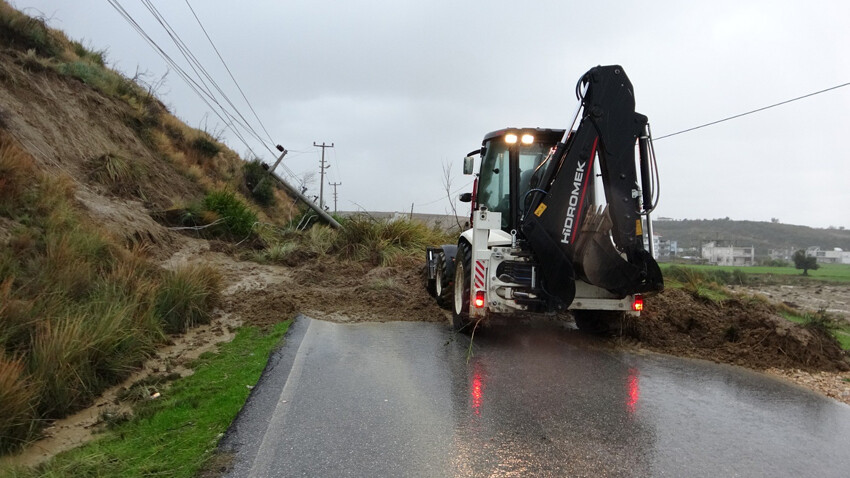 Şiddetli sağanakta ağır bilanço! Dereler taştı, yollar göle döndü, köprüler yıkıldı, okullar tatil edildi