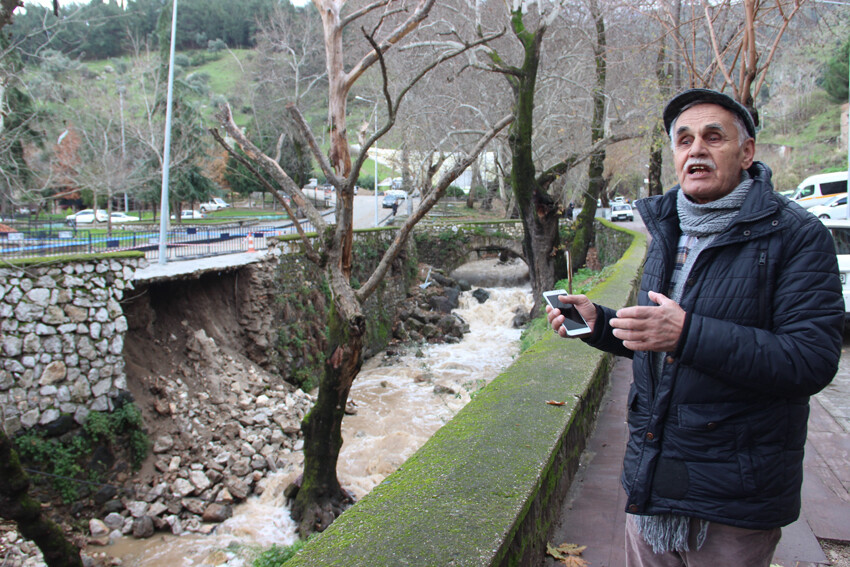 Şiddetli sağanakta ağır bilanço! Dereler taştı, yollar göle döndü, köprüler yıkıldı, okullar tatil edildi