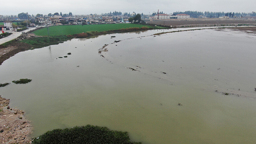 Şiddetli sağanakta ağır bilanço! Dereler taştı, yollar göle döndü, köprüler yıkıldı, okullar tatil edildi