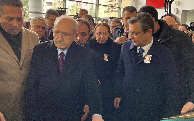 Özel ile Kılıçdaroğlu cenazede bir araya geldi Özel ile Kılıçdaroğlu cenazede bir araya geldi