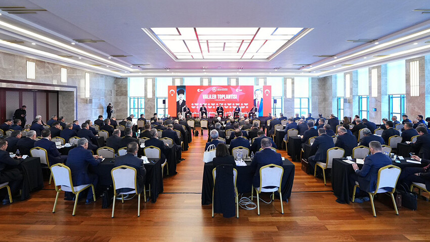 Bakan Şimşek'ten valilere tasarruf uyarısı: Bu para babamızın parası değil Bakan Şimşek'ten valilere tasarruf uyarısı: Bu para babamızın parası değil