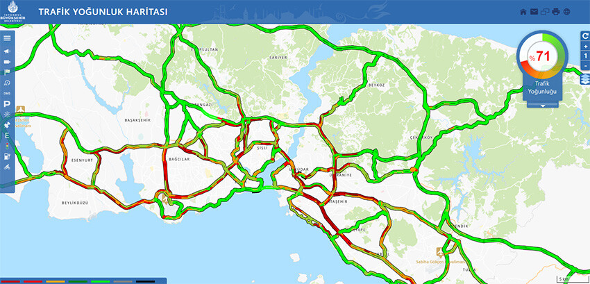 Yağışlı hava İstanbul trafiğini felç etti