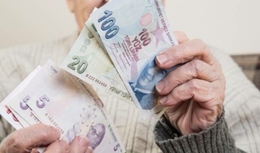 Kabine öncesi emekliye çifte zam müjdesi! Ek artış ve kök ücret detayı belli oldu, işte ödeme takvimi…